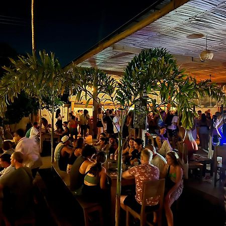 Straw Hat Surf Hostel & Bar Brisas de Zicatela Exterior photo