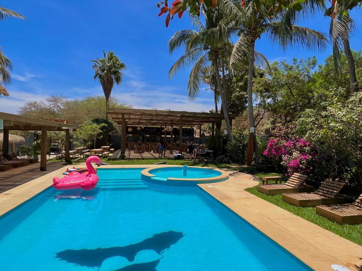 Straw Hat Surf Hostel & Bar Brisas de Zicatela Exterior photo
