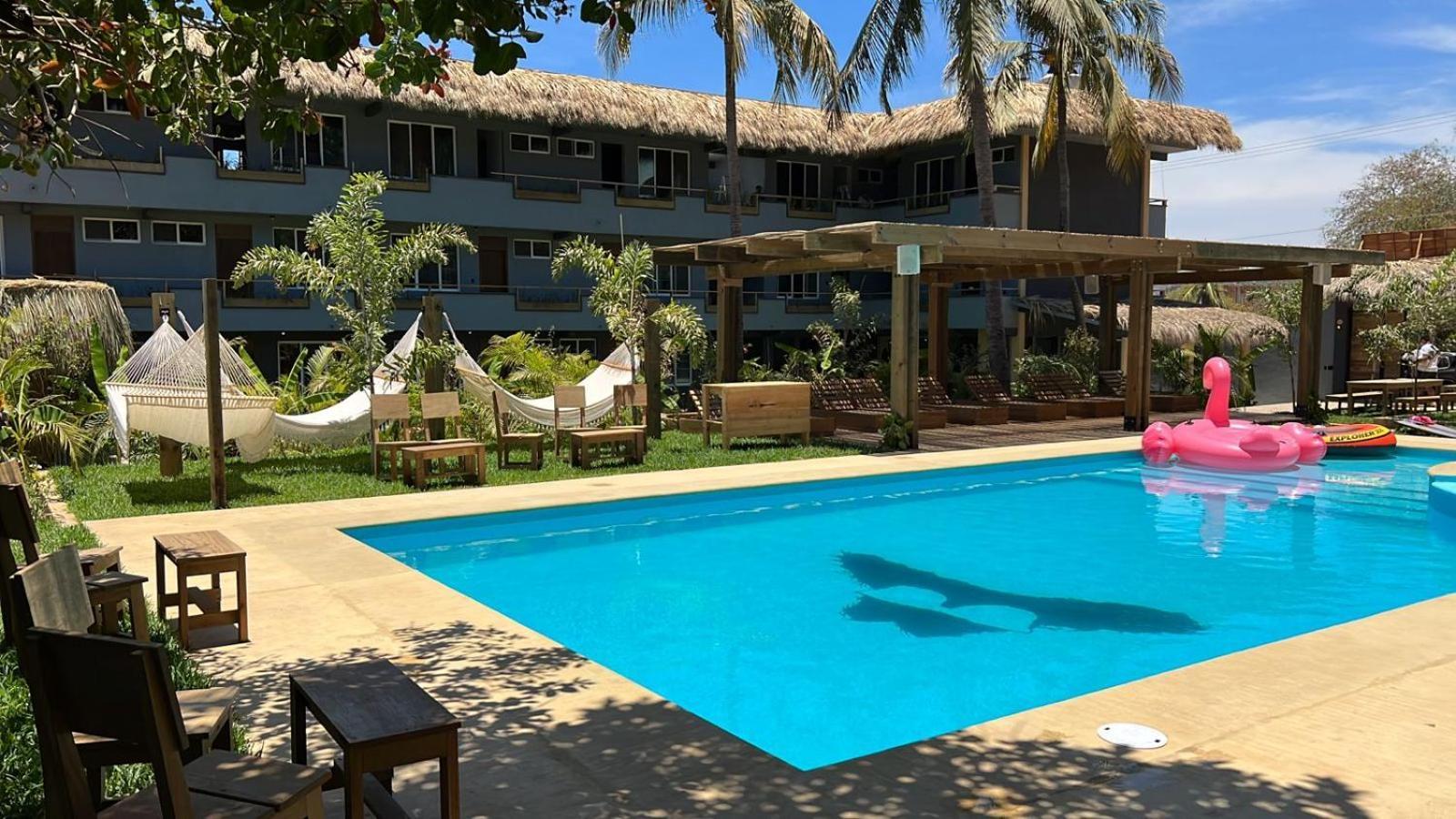 Straw Hat Surf Hostel & Bar Brisas de Zicatela Exterior photo